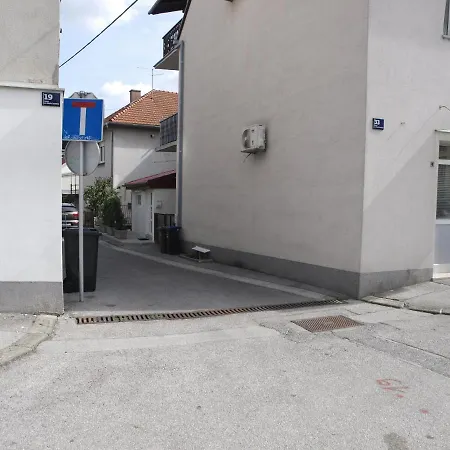 Cozy Studio Apartment Tian In Zagreb Exterior foto