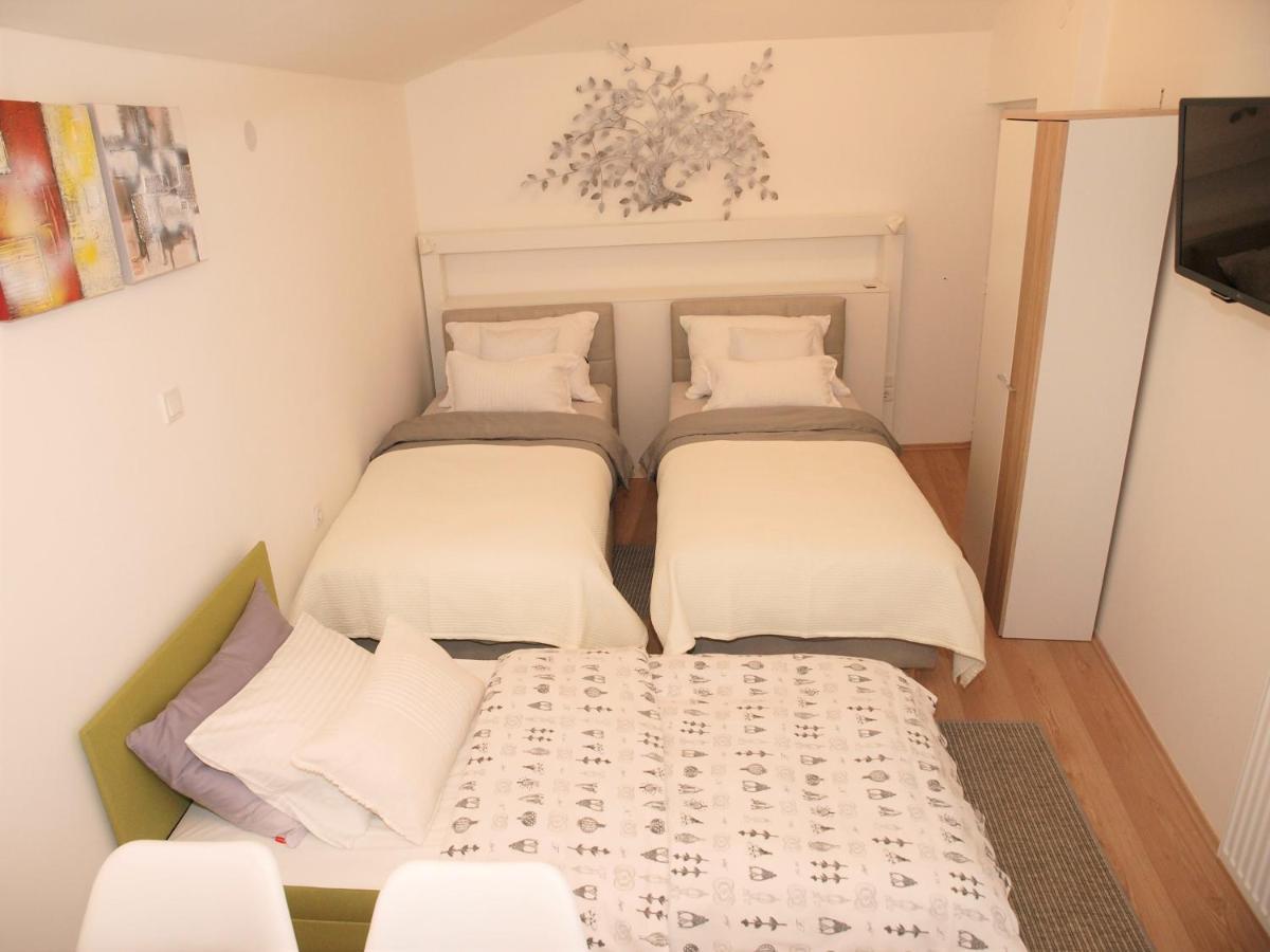 Cozy Tian In *