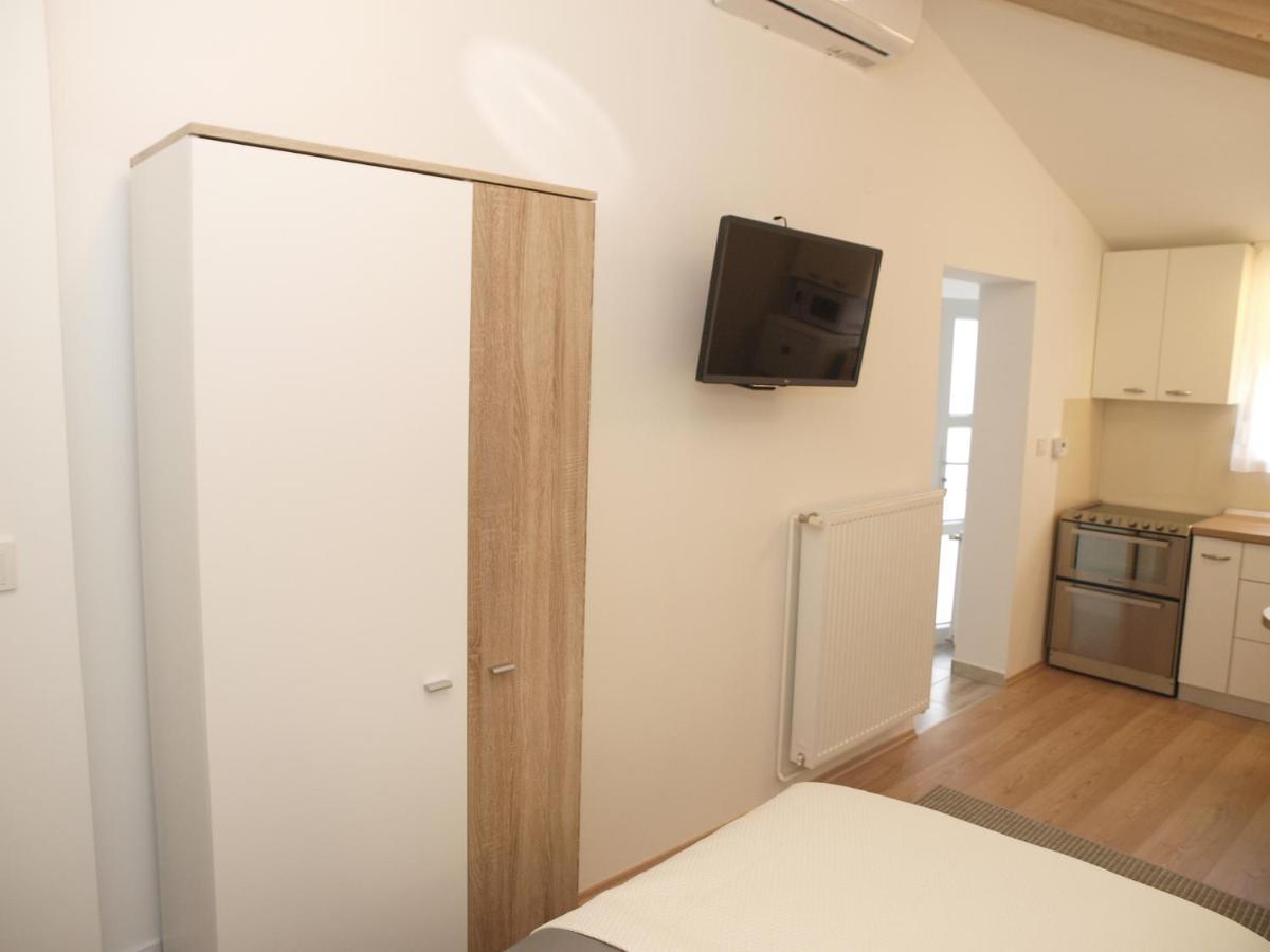Cozy Tian In *
