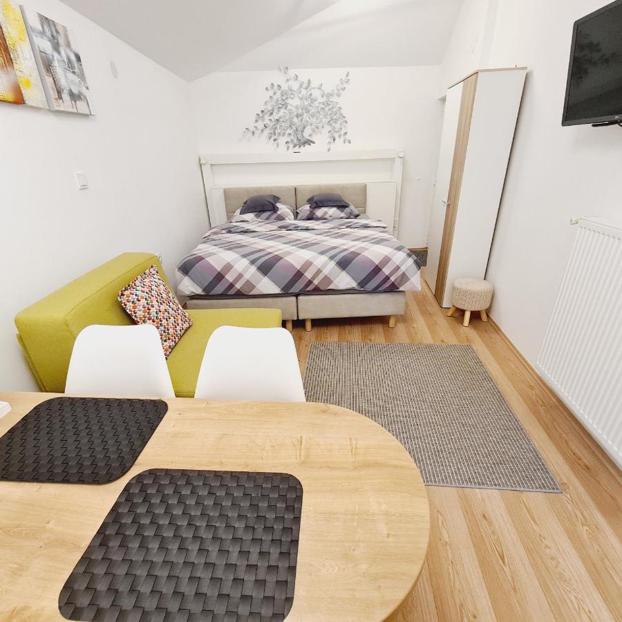 Cozy Tian In * Zagabria